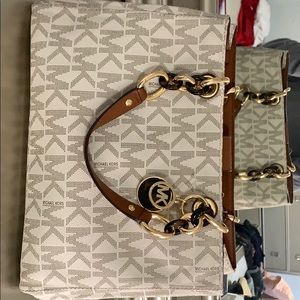 MK beautiful bag as good as new.